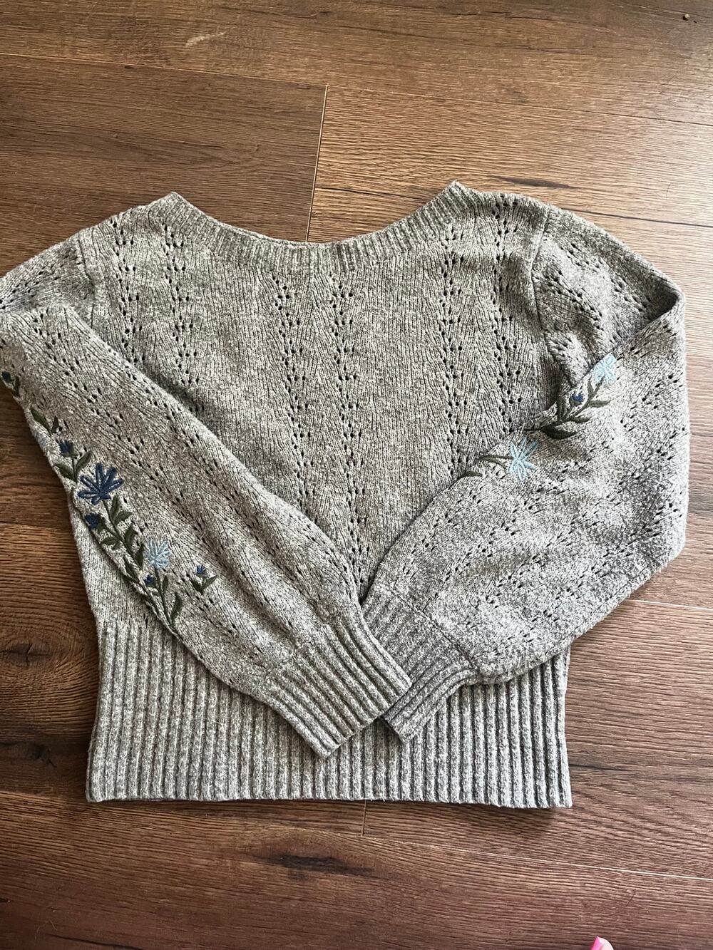 Abercrombie Kids Gray Floral Embroidered Pointelle Sweater 11/12